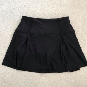 Lululemon skirt size 6 tall